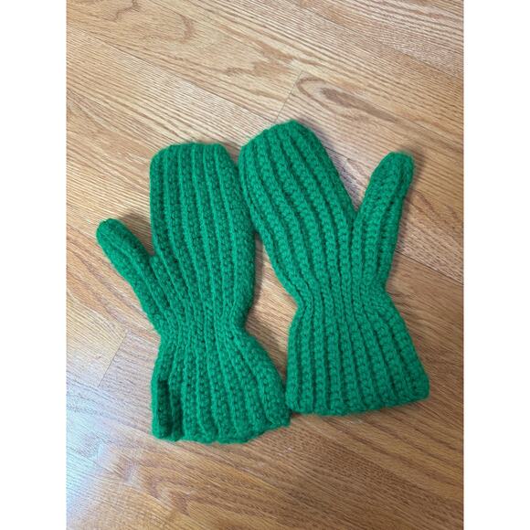 Vintage Green Mittens, Kelly Green Knit Crochet Mitts, 60s 70s, Grandma Style - Picture 2 of 6